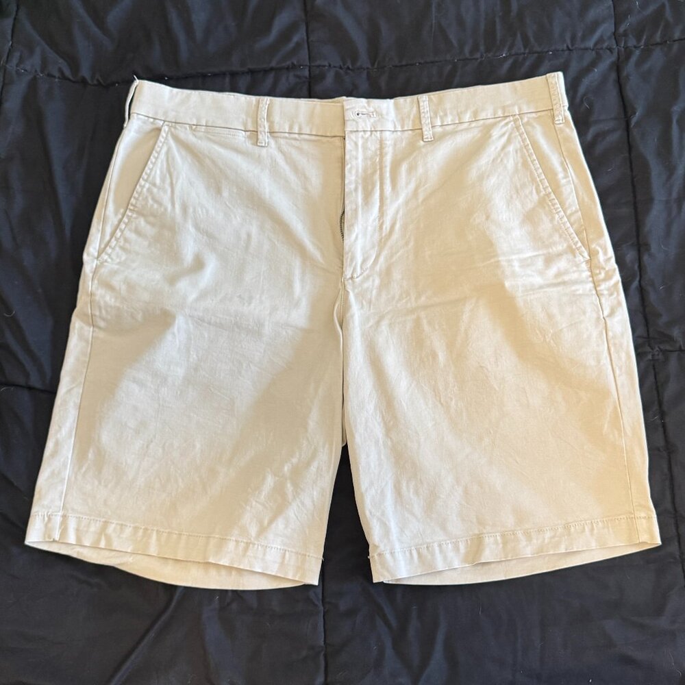 GAP Men's 36" Khaki Shorts